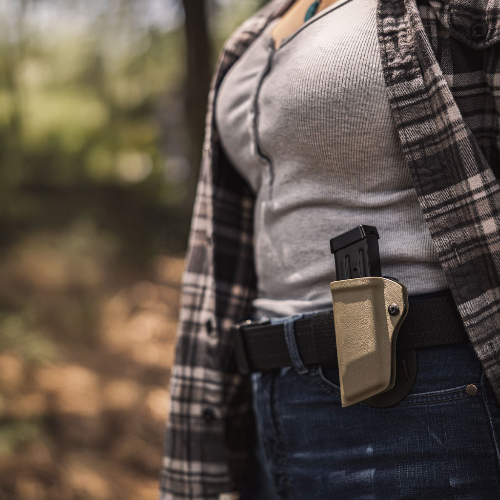 東京マルイGLOCK19 3rd GENE、ホルスター、マガジンウォーマー付き