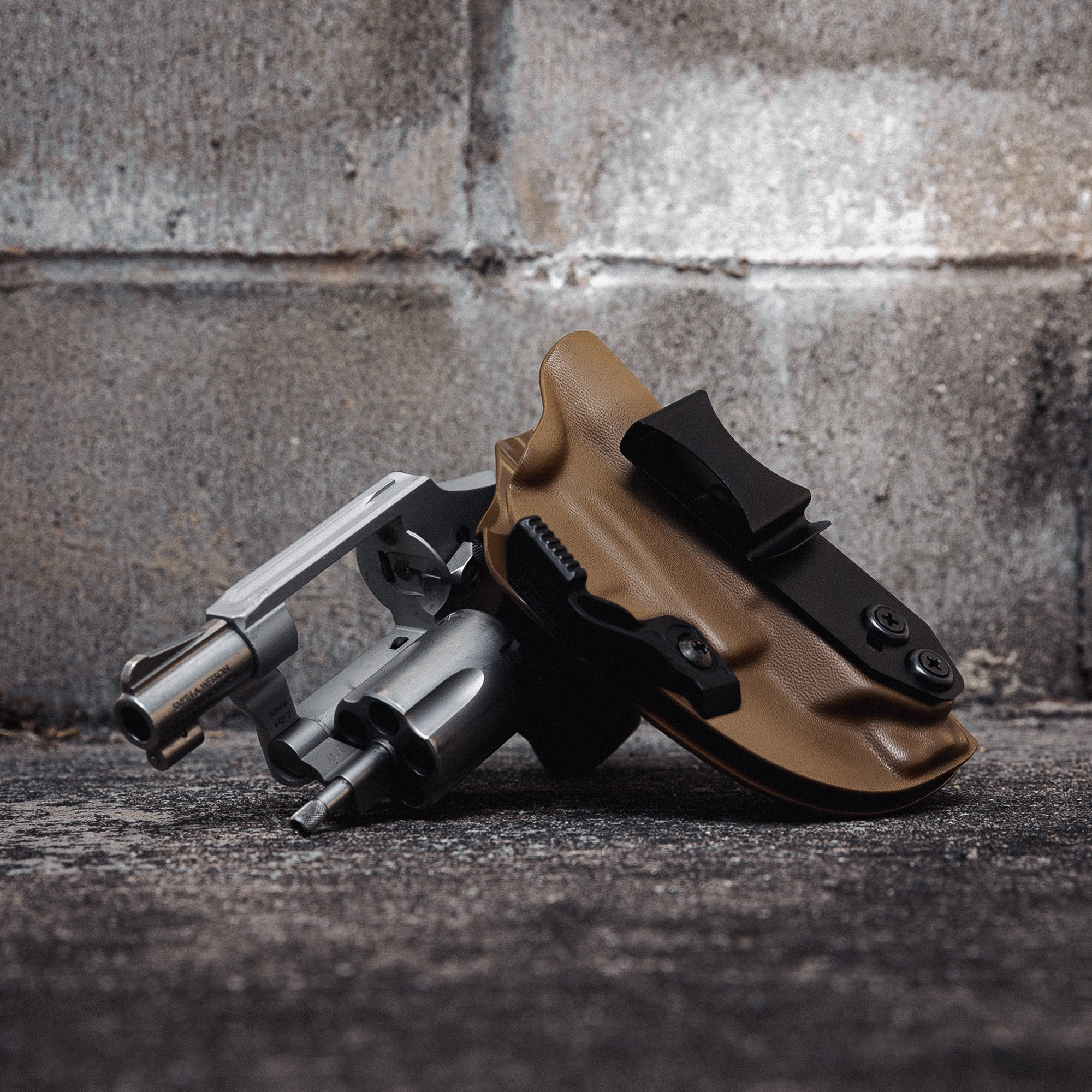 Can a revolver jam - generic image of a revolver and a Vedder Holsters
