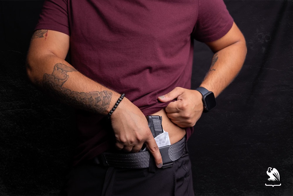 What is Cross Draw Carry? - Vedder Holster Photography of Cross Draw Carry