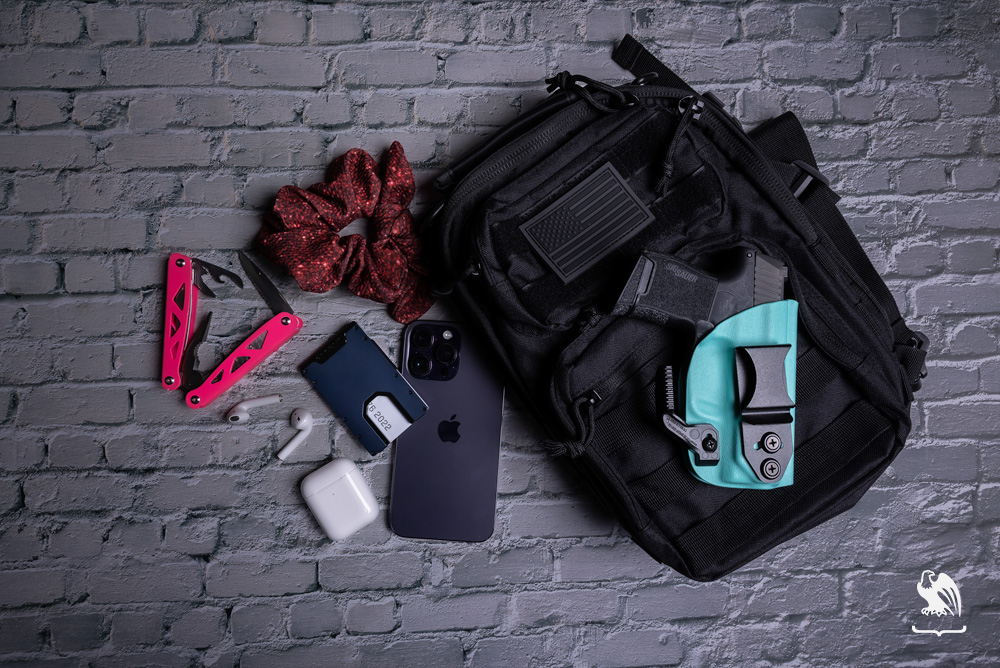 EDC Kit - Vedder Holster, Geogrit Wallet, Iphone, AirPods and more
